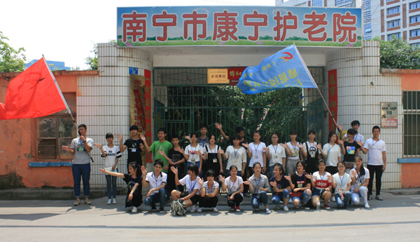 圖三 青年志愿者們合影.JPG