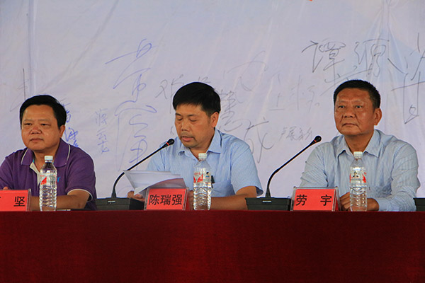 圖二 陳瑞強(qiáng)副校長(中)為開幕式致辭.jpg