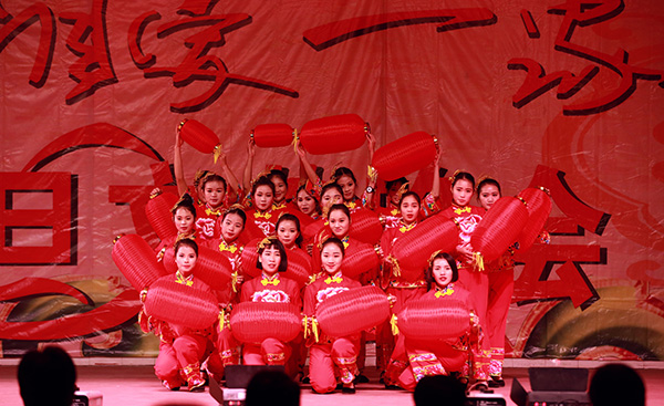 圖三 技工部舞蹈《張燈結彩》.jpg