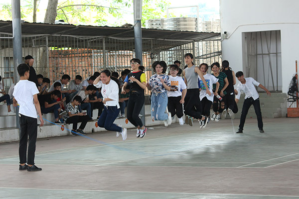 圖二 跳長繩比賽.jpg