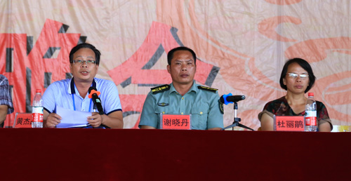 圖六 黃杰品副校長(zhǎng)（左一）講話.jpg