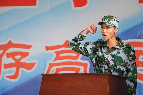 圖4 新生代表宣誓.jpg