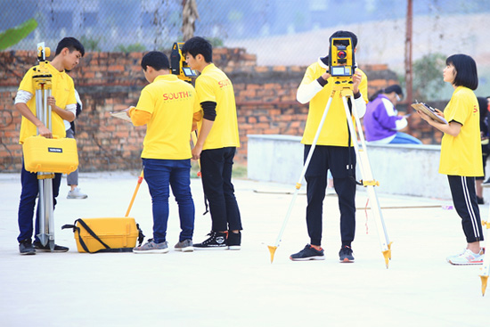 4.開幕式比賽--工程測量專業(yè)比賽現(xiàn)場.jpg