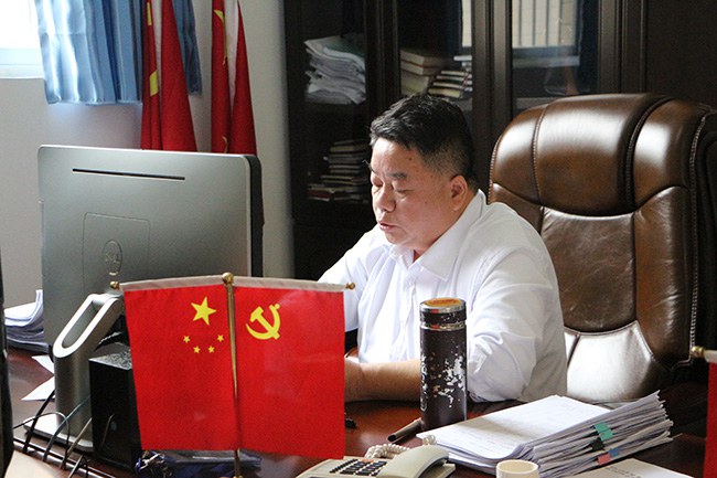 2.張海林書記作《眾志成城，堅(jiān)決打贏疫情防控阻擊戰(zhàn)  迅速行動(dòng)，嚴(yán)格管控一工校開學(xué)工作》的講話.JPG