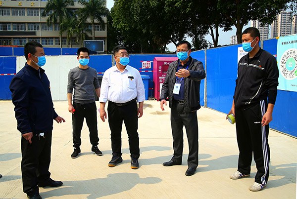黃杰品校長(zhǎng)、張海林書(shū)記、李健副校長(zhǎng)到現(xiàn)場(chǎng)指揮演練.jpg