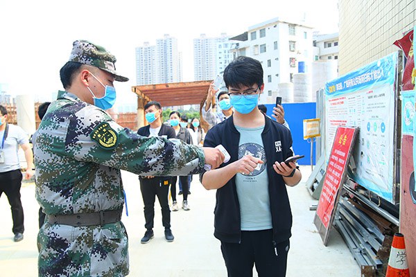 1587027870496851.jpg 2020年春季學(xué)期學(xué)生開學(xué)返校演練.JPG