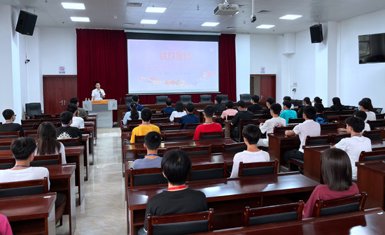 1651634674369656.jpg 民族團(tuán)結(jié)教育主題團(tuán)課現(xiàn)場(chǎng)(主講人:覃金黨).jpg