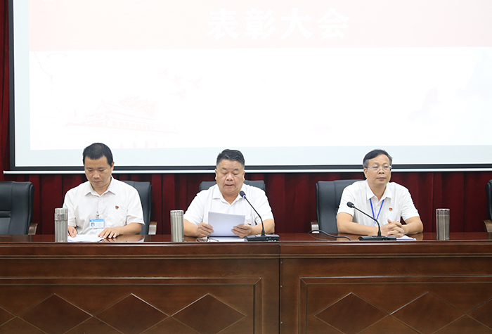 5.黨委書(shū)記張海林（中）講話.jpg