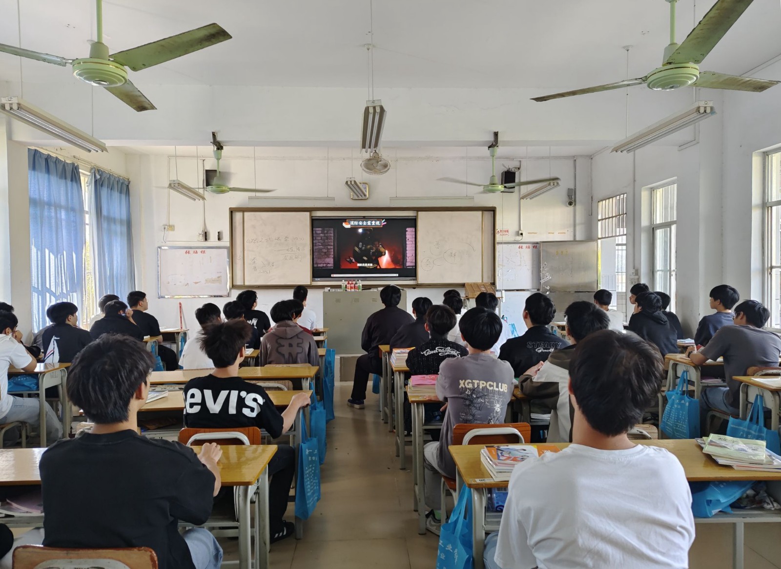 1764119702903281.jpg 1764119702903281.jpg