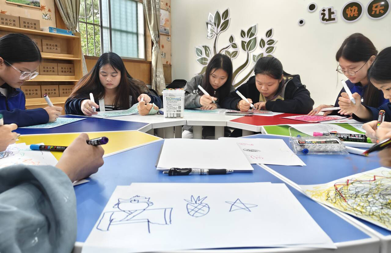 繪心之旅，與心相擁 ——廣西第一工業(yè)學(xué)校繪畫(huà)心理團(tuán)輔活動(dòng)圓滿(mǎn)落幕
